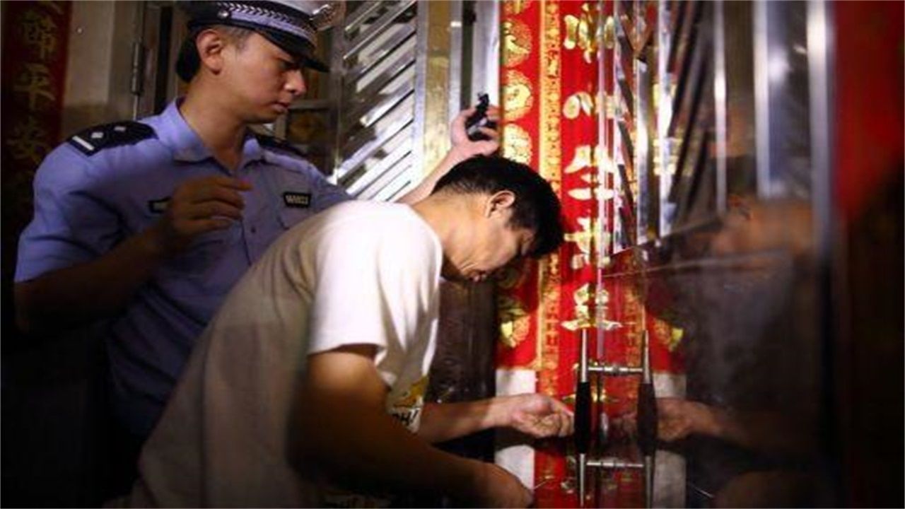 六安请开锁师傅开了锁后，师傅